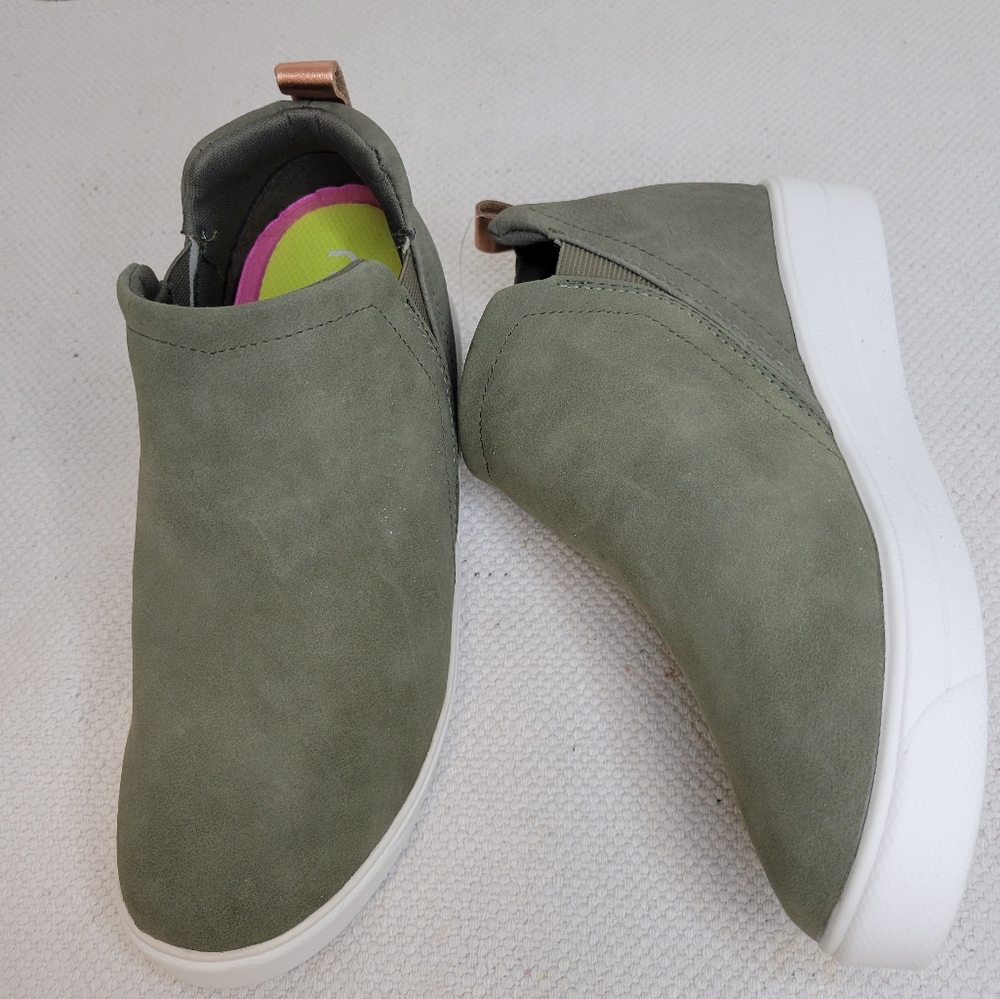Ryka Womens Vera Green Suede Slip On Wedge Sneaker